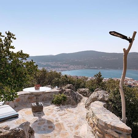 Beautiful Cottage Over-Viewing Samos Bay. Luaran gambar