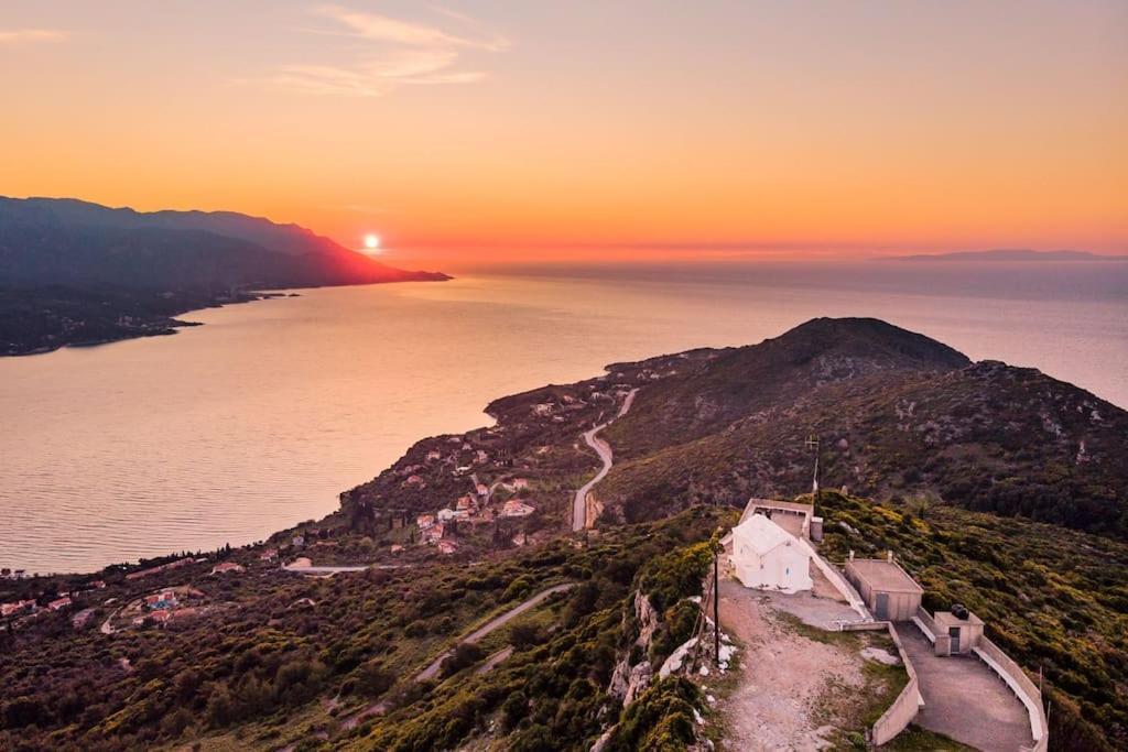 Beautiful Cottage Over-Viewing Samos Bay. Luaran gambar